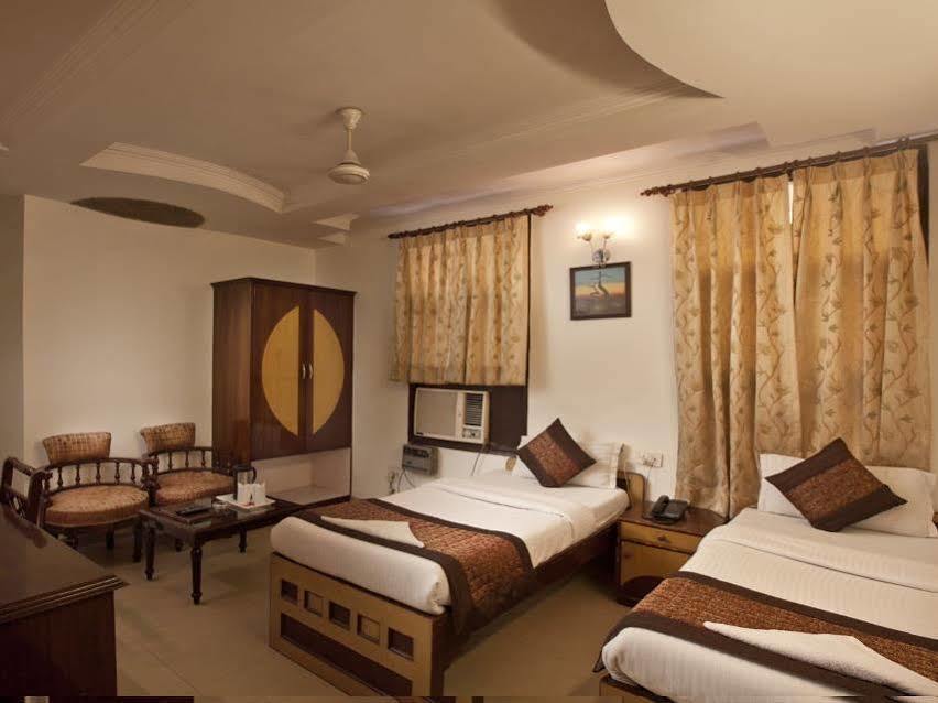 Treebo Paras International Delhi  Ngoại thất bức ảnh