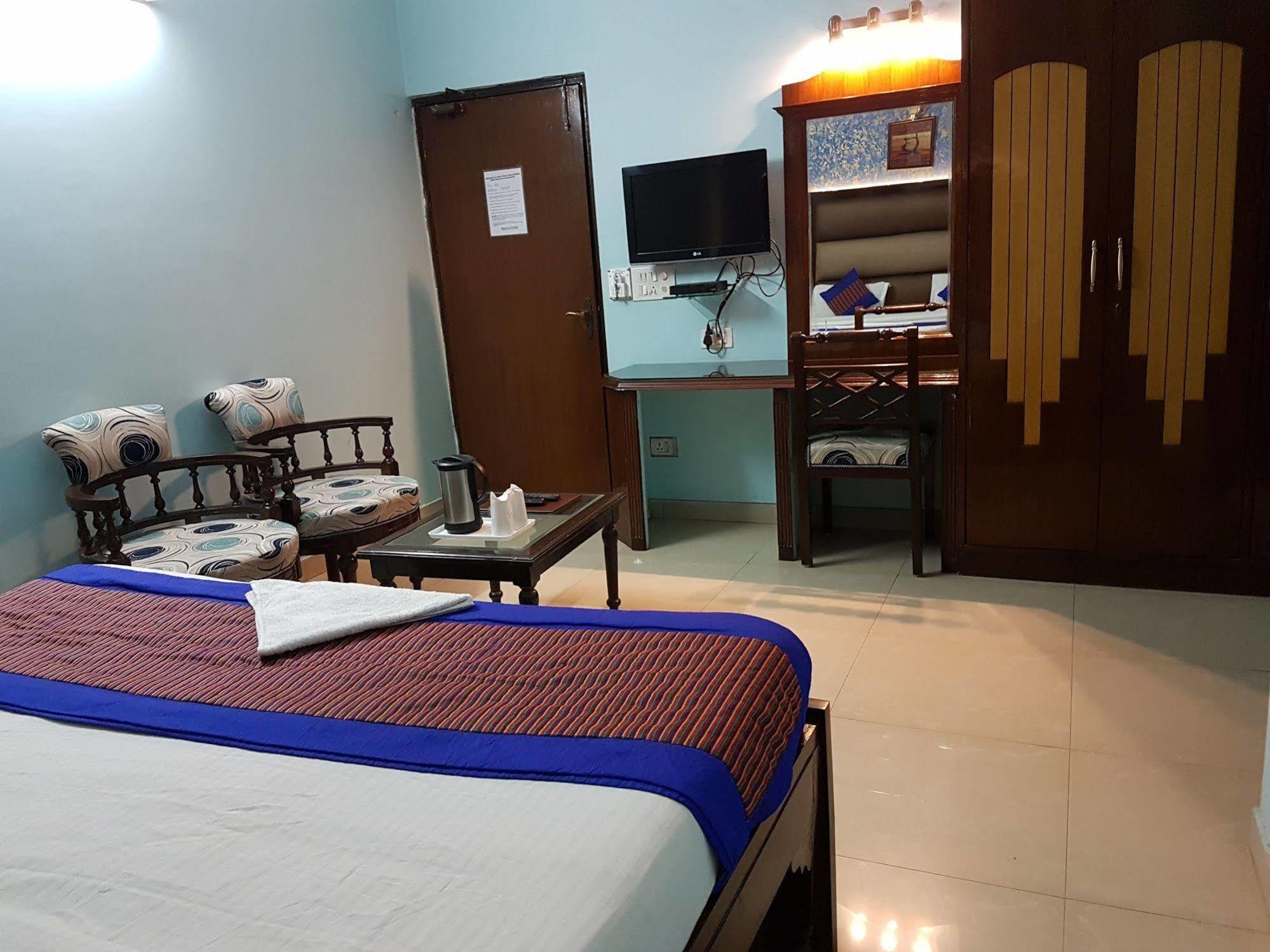 Treebo Paras International Delhi  Ngoại thất bức ảnh